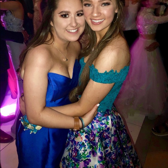 Ellie Wilde prom dress 💙 - Picture 4 of 5